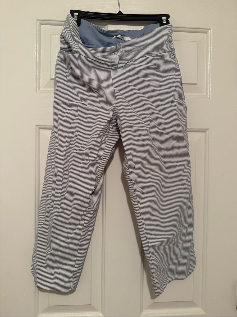 Womens S.C. & Co. blue and white striped 3/4 pant